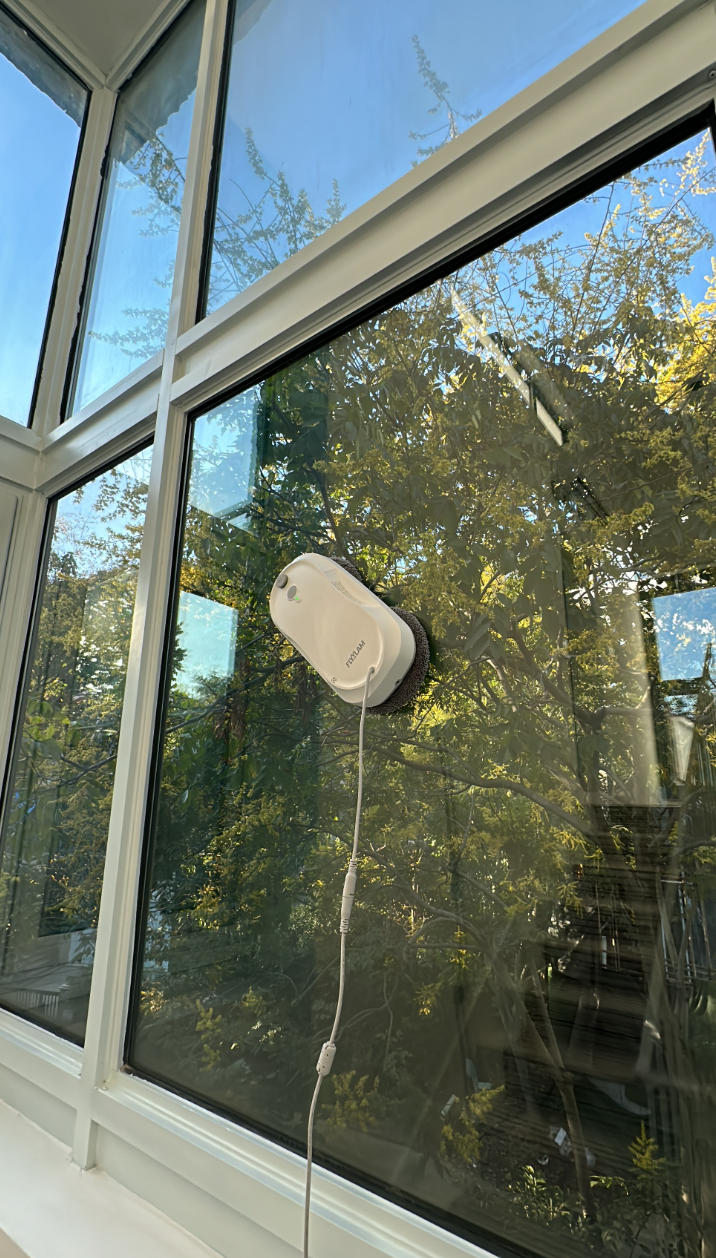 FLYYLAM S8 window cleaning robot