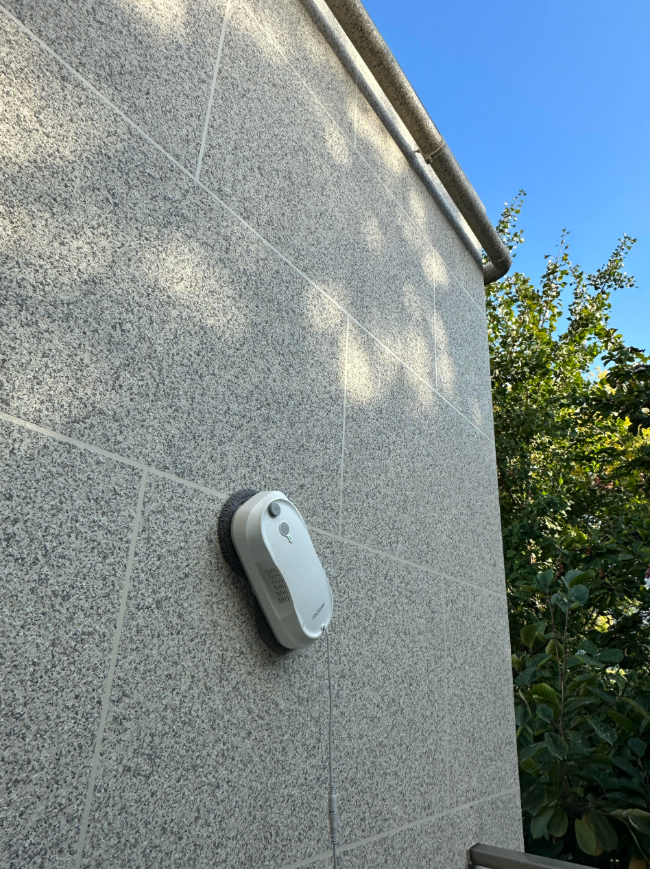 FLYYLAM S8 window cleaning robot